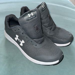 Under amour unisex surge 2 sneakers like new